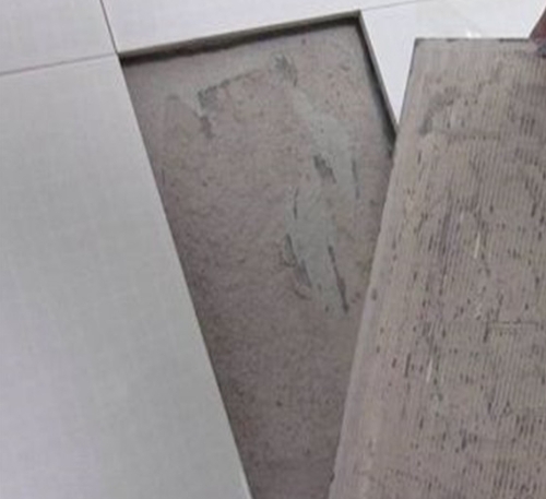 宿豫瓷砖空鼓维修公司分享瓷砖铺贴时如果打浆（即涂抹在瓷砖背面和基层上的砂浆或瓷砖胶）过少，会带来以下问题